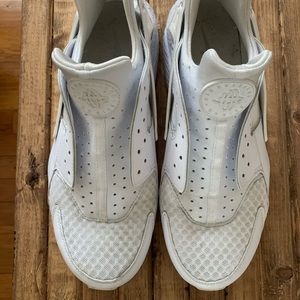 Men’s white air huarache sneakers .. sIze 11